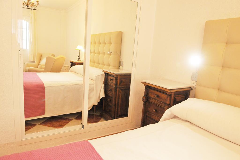 Hostal Puerto Lepe Pokoj fotografie